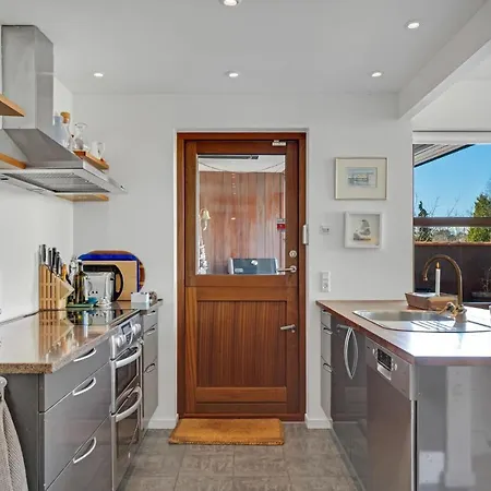 4 Bedroom Beautiful In Ferienhaus Vejby