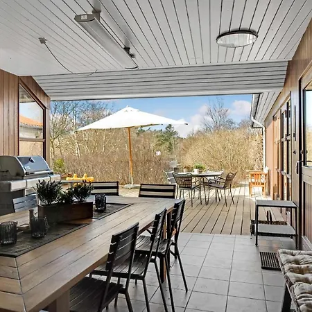 4 Bedroom Beautiful In Ferienhaus Vejby