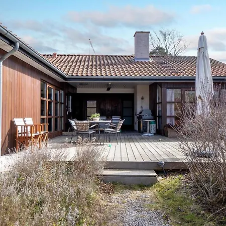 4 Bedroom Beautiful In Feriehus Vejby