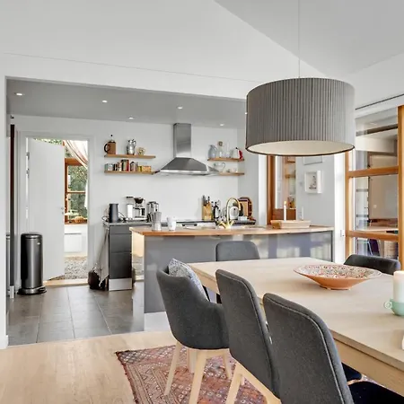 4 Bedroom Beautiful In Feriehus