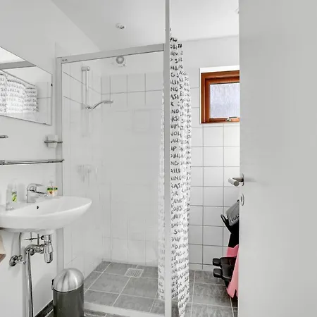 4 Bedroom Beautiful In *